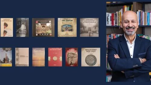 Duayen gazeteci Ali Atalar, kitaplarını imzalıyor